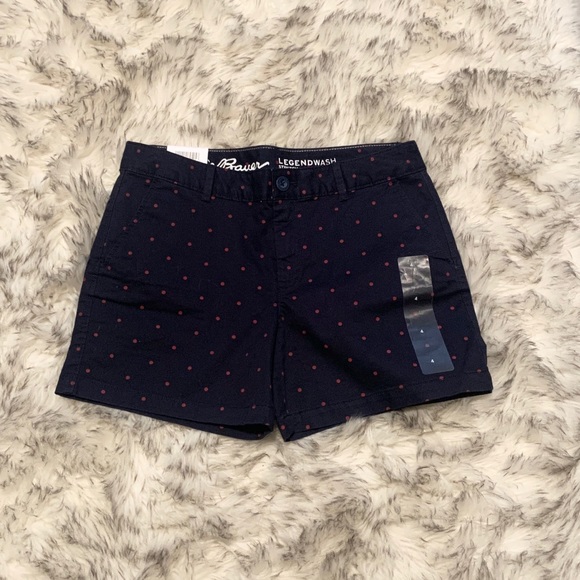Eddie Bauer Slightly Curve Polka Dot Shorts - Picture 1 of 3